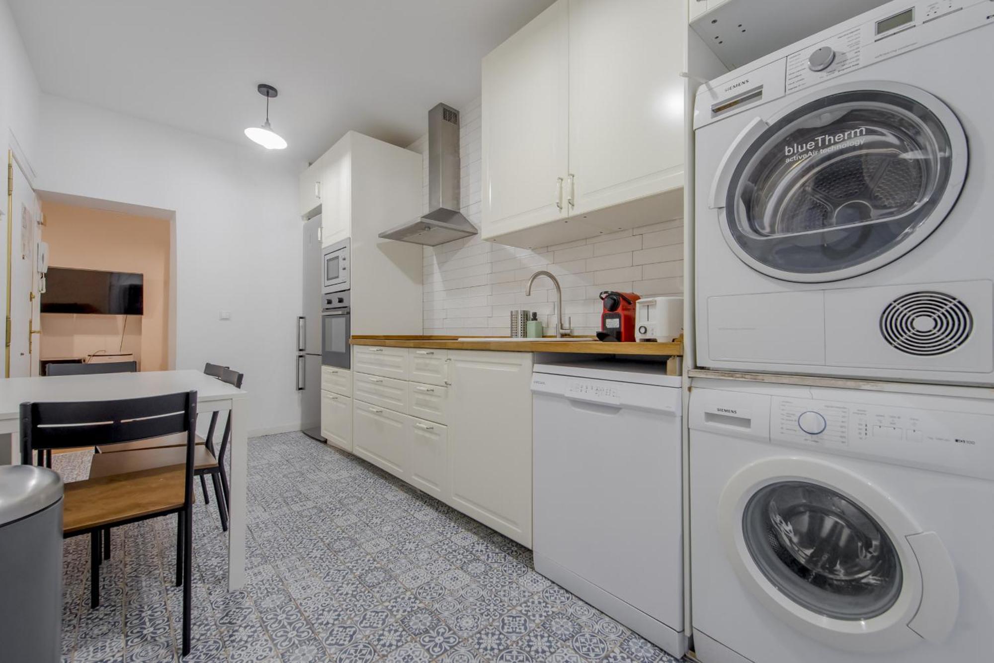 C-Cabeza Cool Apt Para 7 Al Lado De Tirso De Molina E1 Madrid Extérieur photo